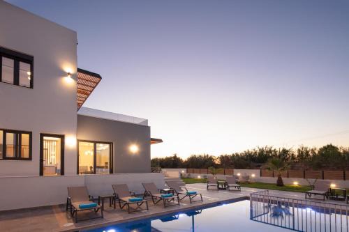 Sunnyside Villas, Just Steps to the Beach & Restaurants, By ThinkVilla