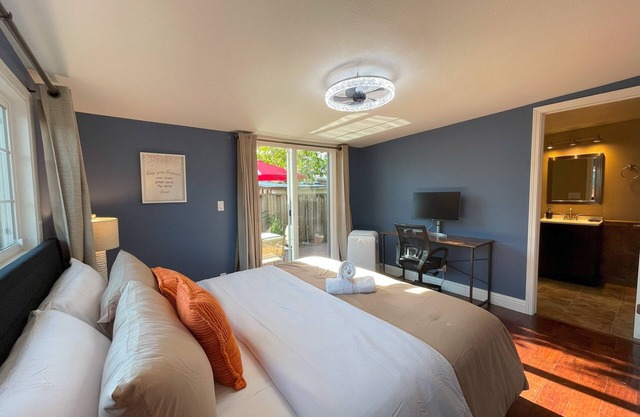 Sunnyvale Great location 2Br/2Bth unit/Kingbed/windows AC