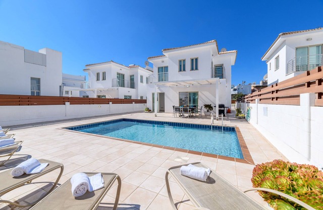 Sunrise Bay Villa #5 - Charming Protaras Centre Getaway