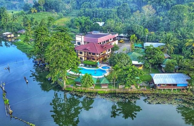 Sunrise Garden Lake Resort