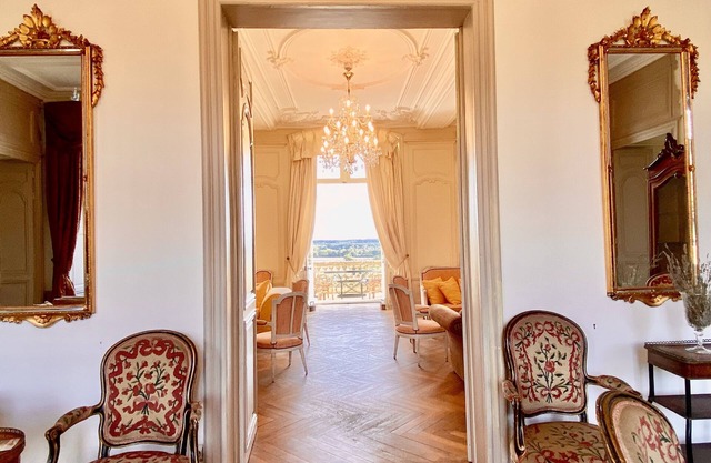 Sunrise Room in Château with breakfast