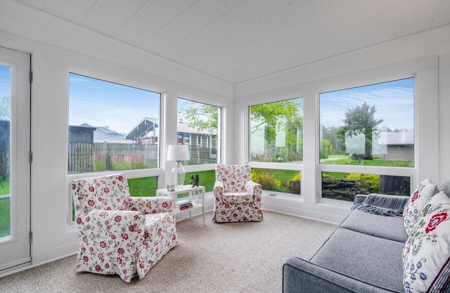 Sunroom Shores Lake House