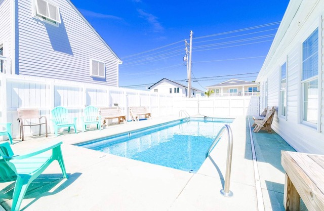 Suns Out Steps to Beach w Private Pool