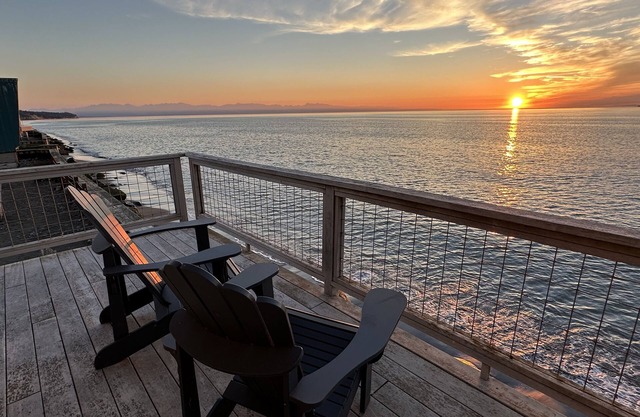 Sunset Beach Haven; Seriously Waterfront-"It's Like Living on a Boat", Whidbey