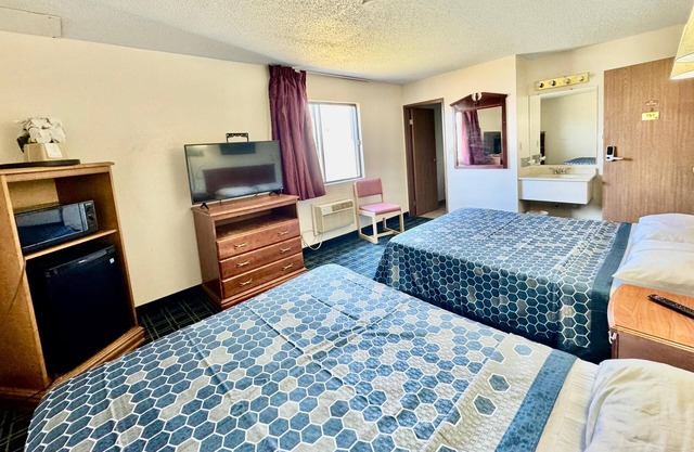 Sunset Inn & Suites