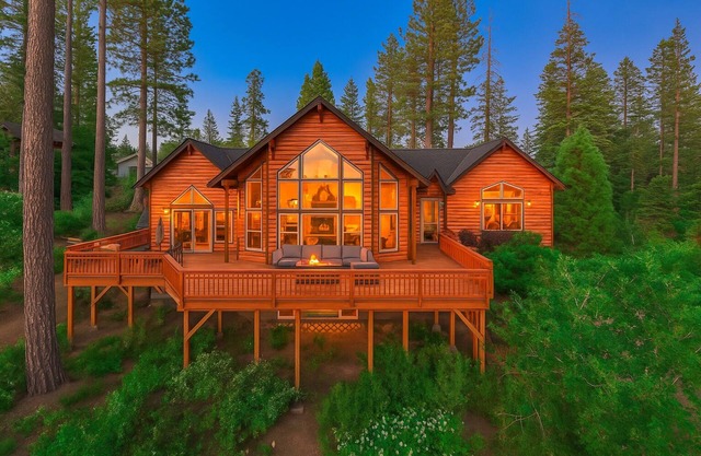 Sunset Mountain ~ Hot Tub, Fire Table, Epic Views