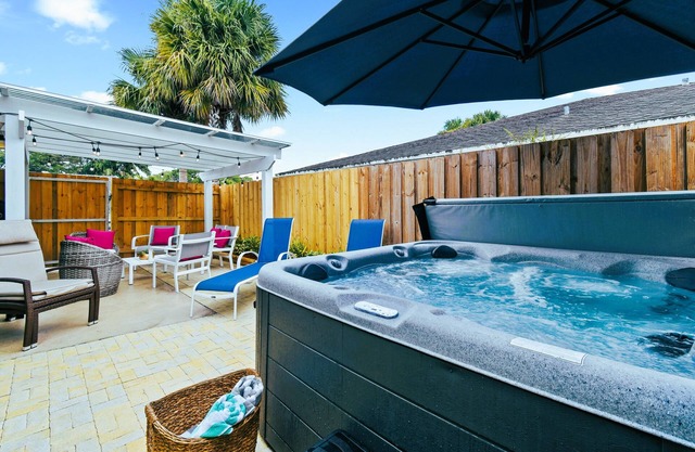 Sunset Oasis ☆ Digsify ☆ Relaxing Vacation Home with Jacuzzi ☆ Near Beaches