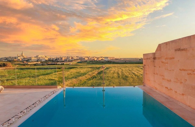 Sunset Serenity - Four Bedroom Villa, Sleeps 9