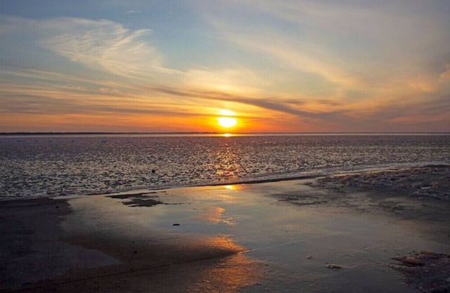 Sunset Shanty is the place to be-Relax at the Shanty! Say "Cheeseburger"