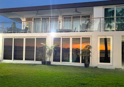 Sunset Suite - Beach Front Estates
