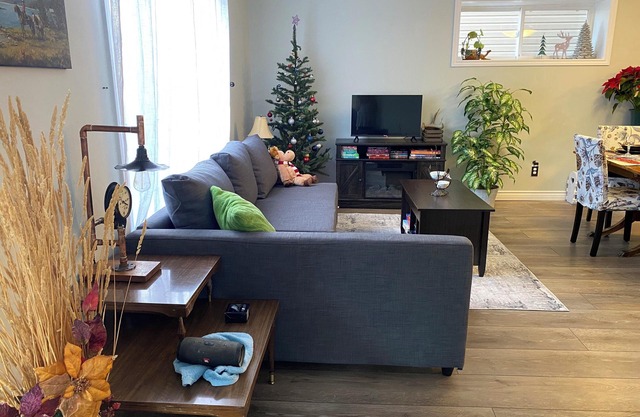Sunset Suite - private walkout, free breakfast, luxury airjet tub, dog friendly!