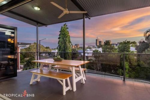 Sunsets & City Skyline Views With Pool