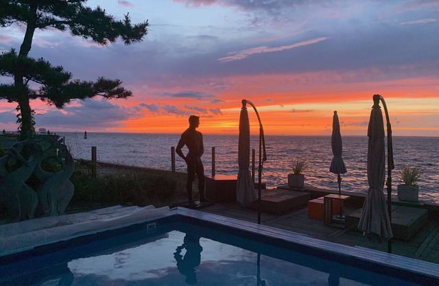 Sunsets on the Bay: Luxe 6-BR in Best Pines Location