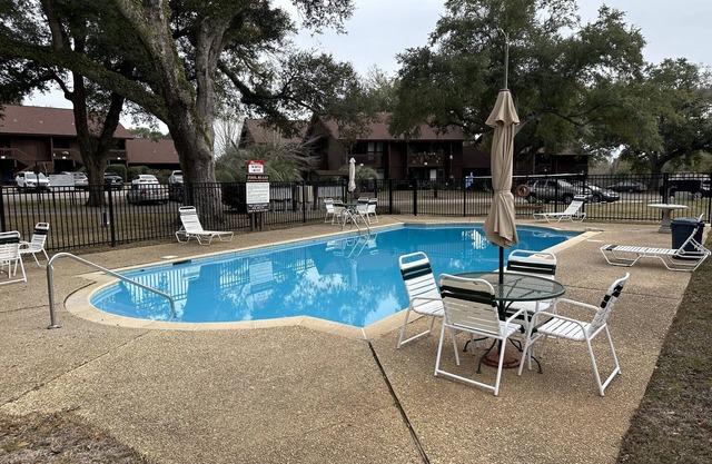 Sunshine Oaks - 1st Floor Condo w/Pool: Golf, Swim & Casino nearby!