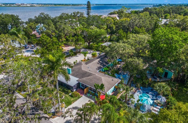 Sunswept Villa 4-riverwalk/park front w/pool, near AMI beaches - pet friendly!