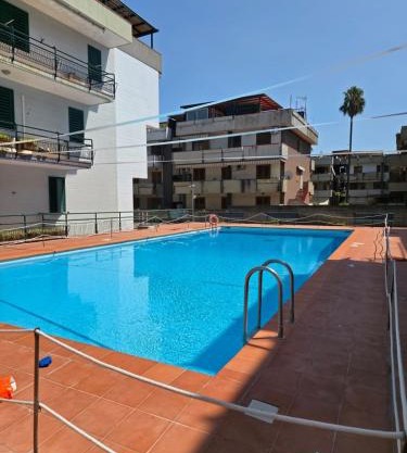 SunTan - Waves and Peaks Retreat