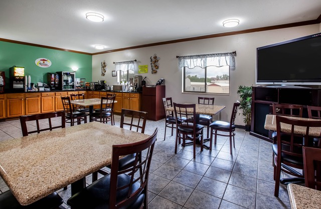 Super 8 by Wyndham Big Rapids