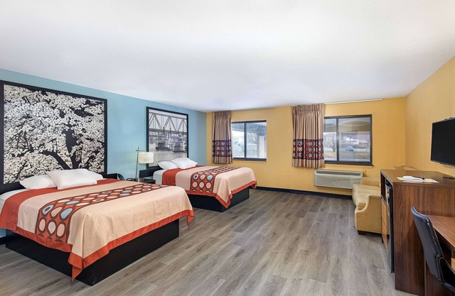 Super 8 by Wyndham Eddyville/Kuttawa