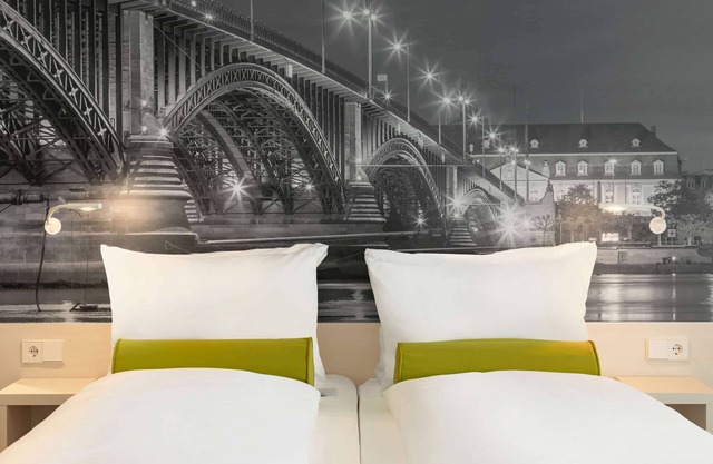 Super 8 by Wyndham Mainz Zollhafen