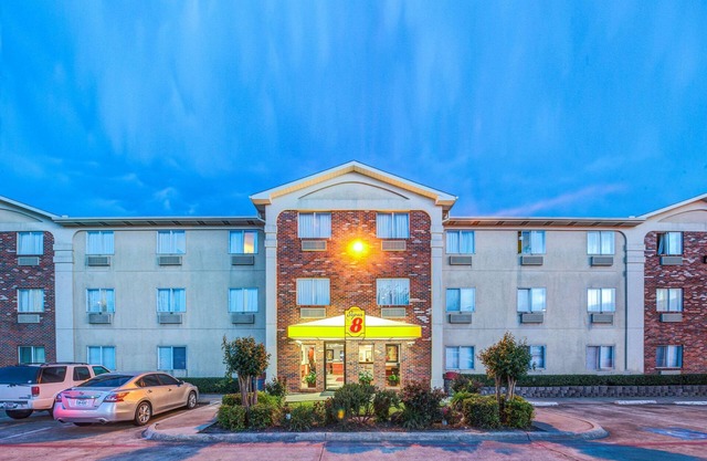 Super 8 by Wyndham McKinney/Plano Area