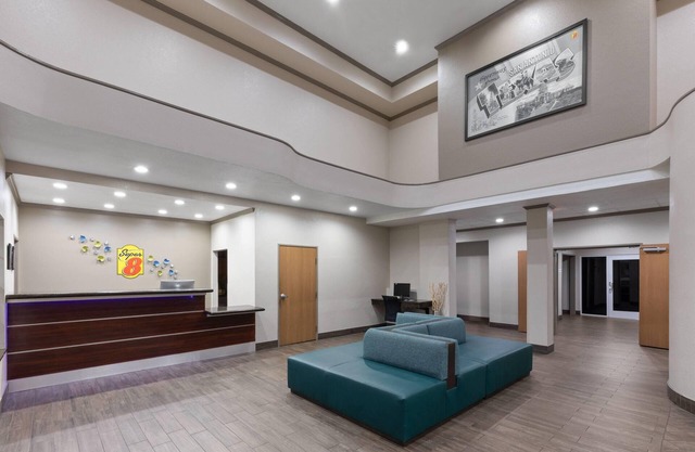 Super 8 by Wyndham San Antonio/Alamodome Area