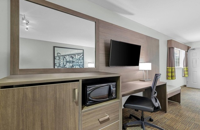 Super 8 by Wyndham Saskatoon Near Saskatoon Airport