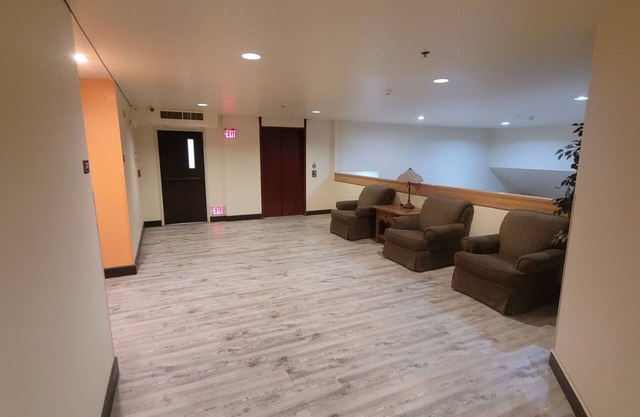 Super 8 by Wyndham Show Low