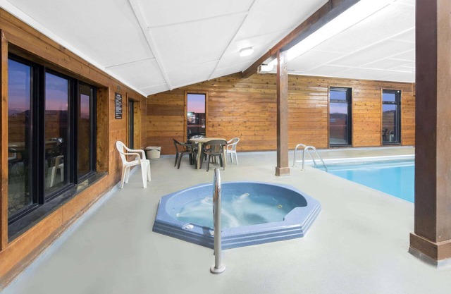 Super 8 by Wyndham Watertown