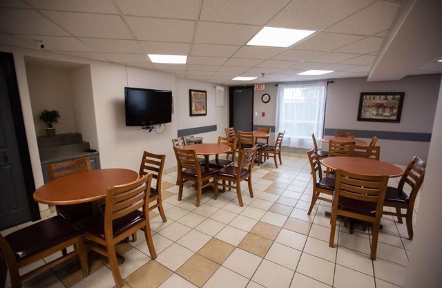 Super 8 by Wyndham Whitecourt