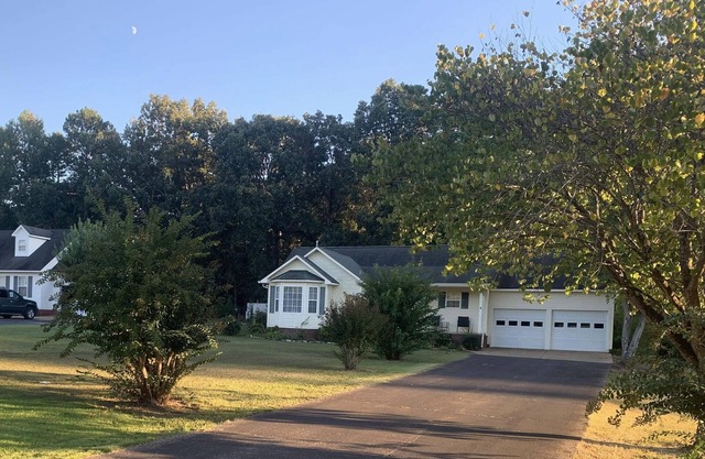 Super close to town- wonderful neighborhood!