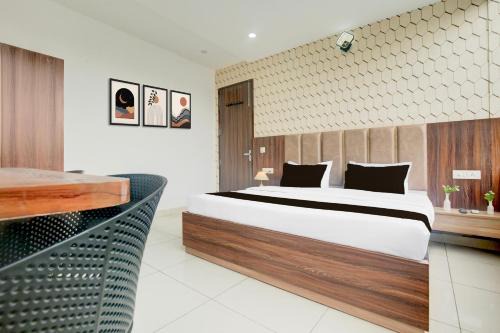 Super Collection O Sherpur Road Near Mohan Dai Oswal Hospital