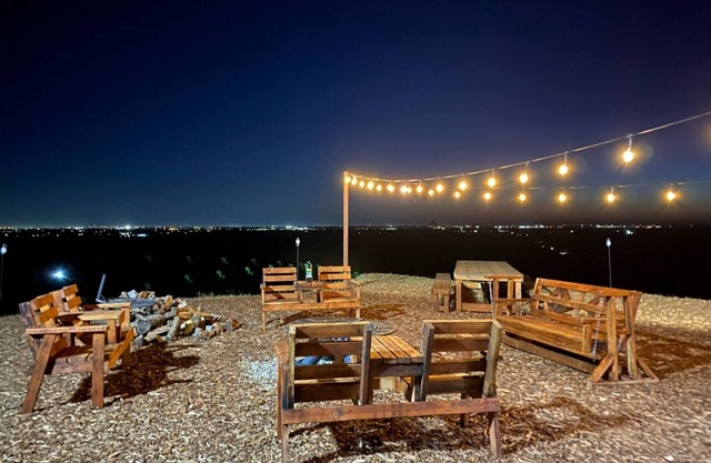 Super Comfortable House on Horse Ranch, Barn and Picnic area with city views