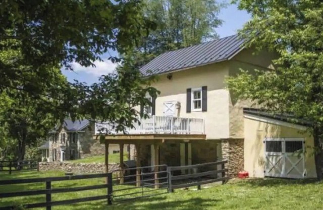 super cosy cottage with high speed internet!
