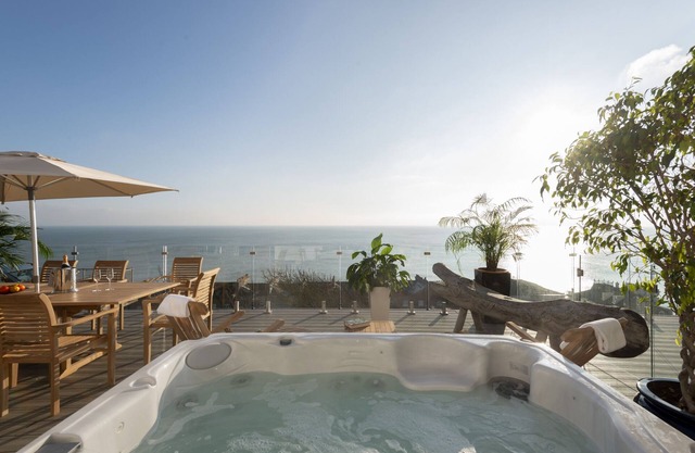 Super deluxe 6 bedroom house with Hot tub, sea views, wood burner, roof terrace