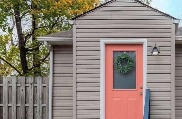 Super Hosts: Grove Cottage - close to beach, wineries & Spire!