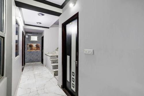 Super Hotel O Raj Mahal