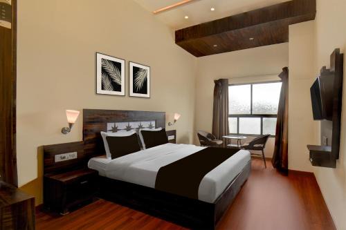 Super Townhouse Oak Sinhgad Road Crossway Formerly Popular Hotel