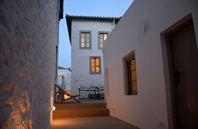 Superb 19C stone house with yard, 3 mins walk - no steps - to Hydra port