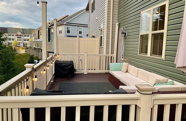 Superb 3-bedroom townhome in Hanover with WiFi and a coazy backyard