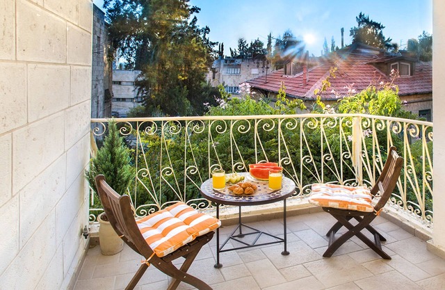 SUPERB 3 ROOMS SUNNY IN THE BEST PART OF JERUSALEM