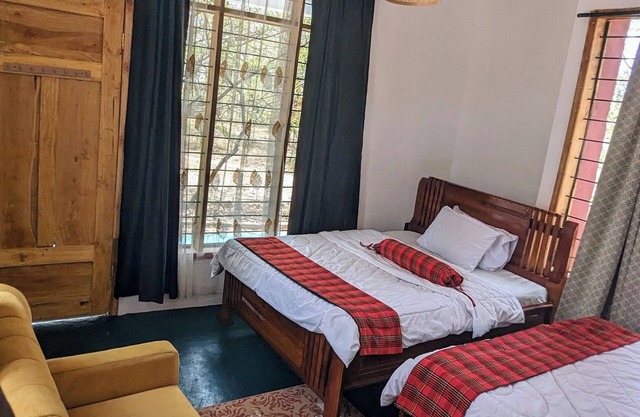 Superb 8-bedroom bed & breakfast in Mikumi