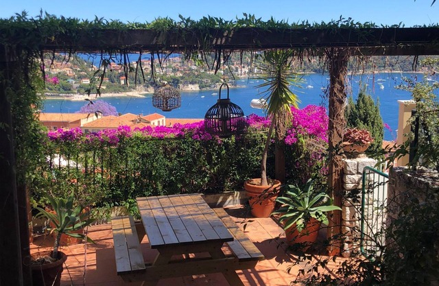 Superb apartment with private garden