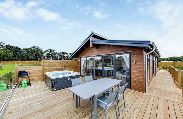 Superb bespoke lodge with two bedrooms sleeping up to four people.