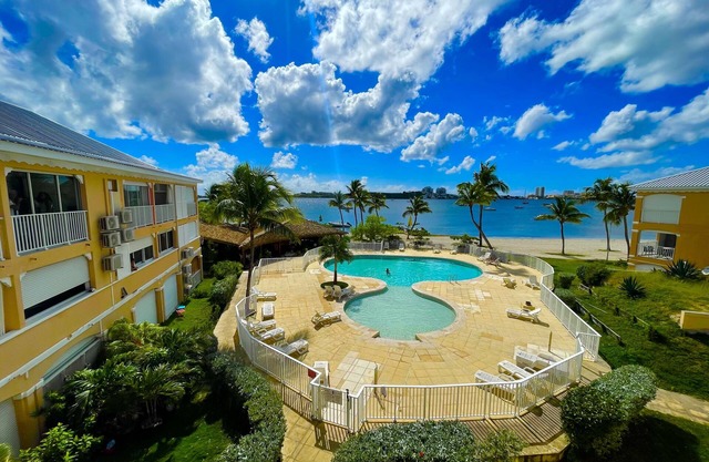 Superb, bright studio overlooking pool and lagoon