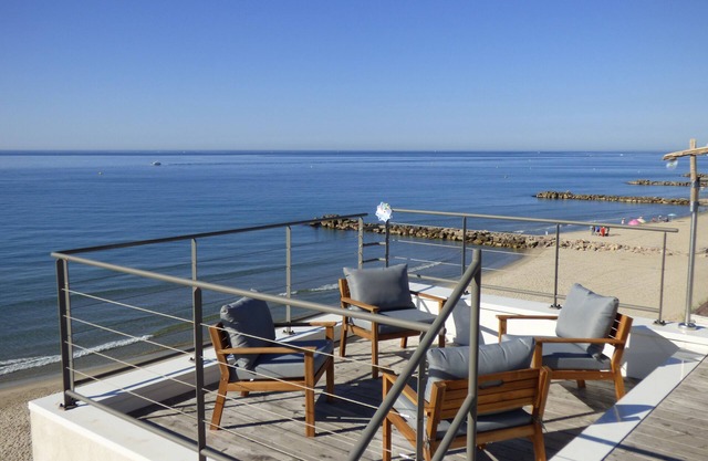 Superb Duplex on the Beach, panoramic view of the Mediterranean, rated 5*, 8 Pers