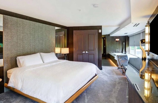 Superb Executive King Suite w/ Top Amenities!