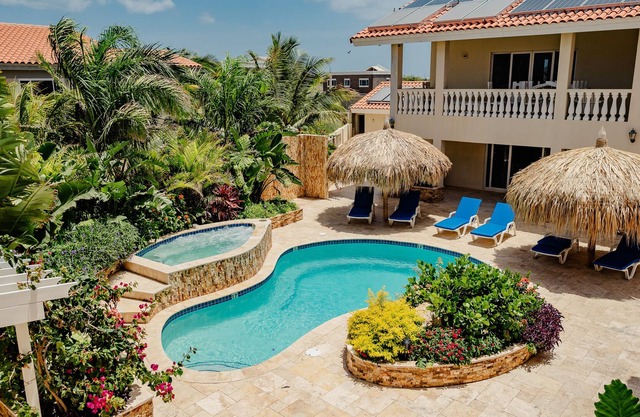 Superb modern 2-bedroom apartment with tropical garden, pool and whirlpool