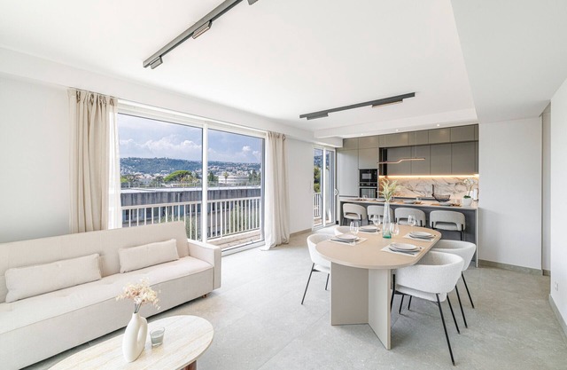 Superb Renovated 2-Bedroom in Nice Cimiez – Peace & Comfort