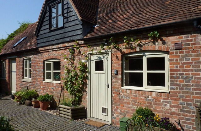 Superbly converted stables in beautiful countryside