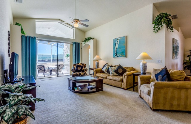 Superbly furnished 4 bed villa with private south facing pool area